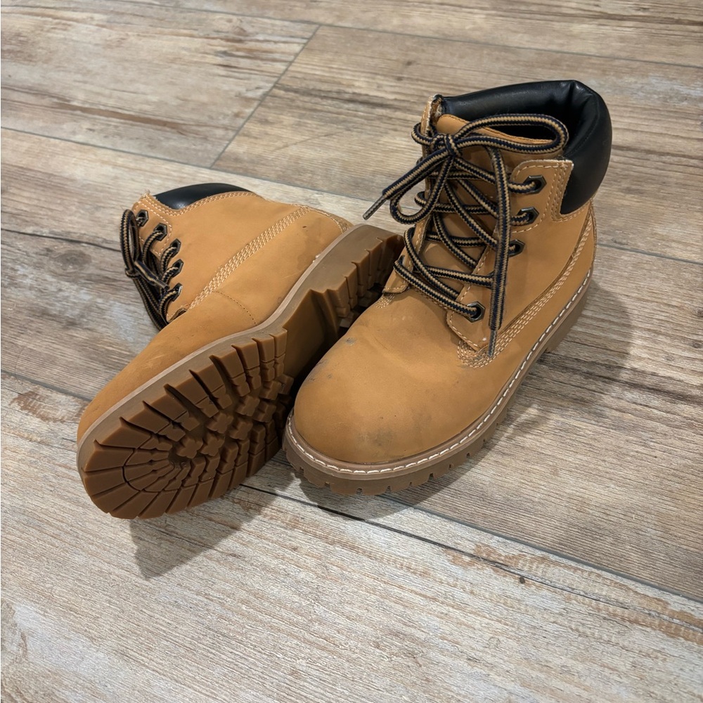 Kids Size 2 Brown Boots